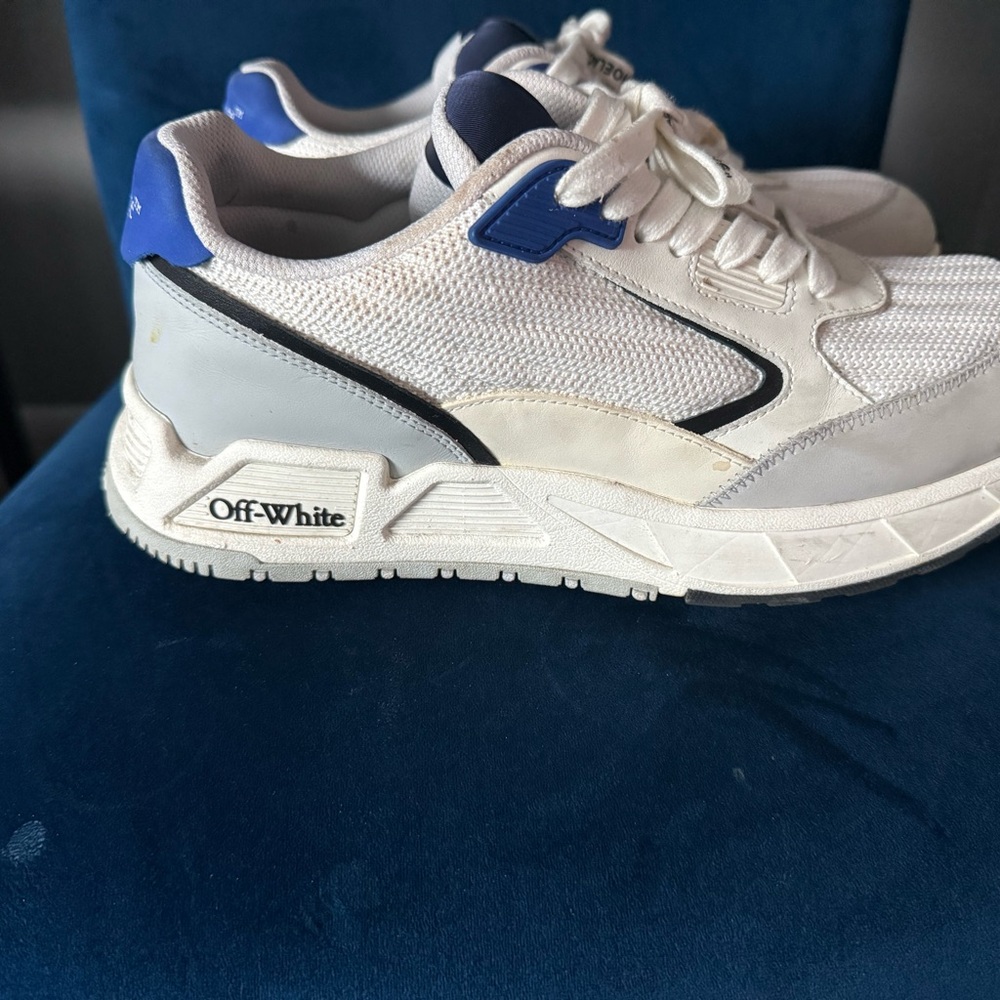 Off-White Men's White and Navy Sneakers